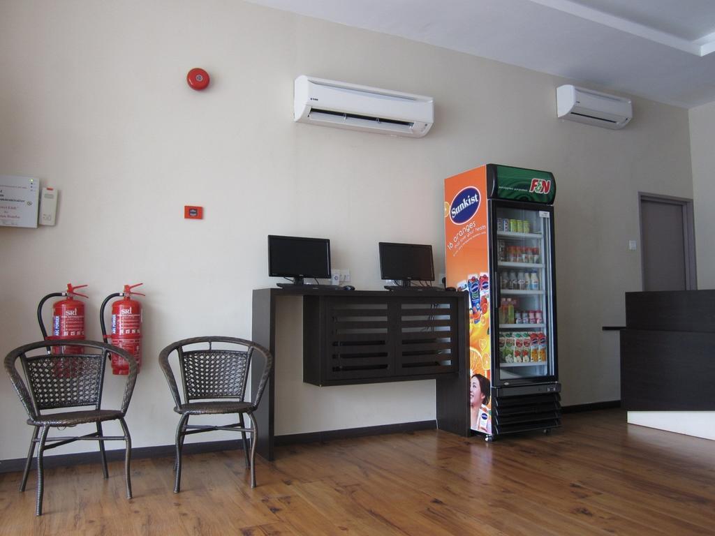 Malacca Place2Stay Hotel מראה חיצוני תמונה