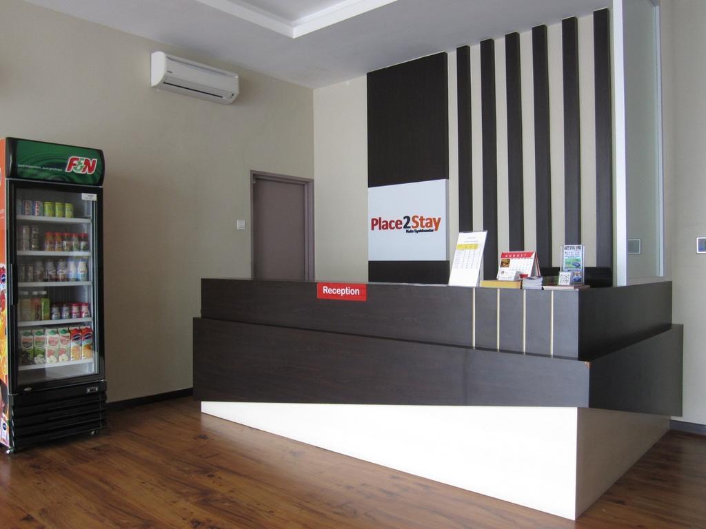 Malacca Place2Stay Hotel מראה חיצוני תמונה