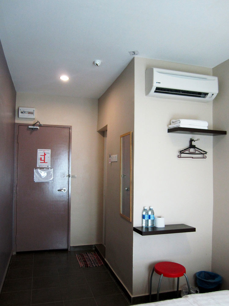 Malacca Place2Stay Hotel מראה חיצוני תמונה